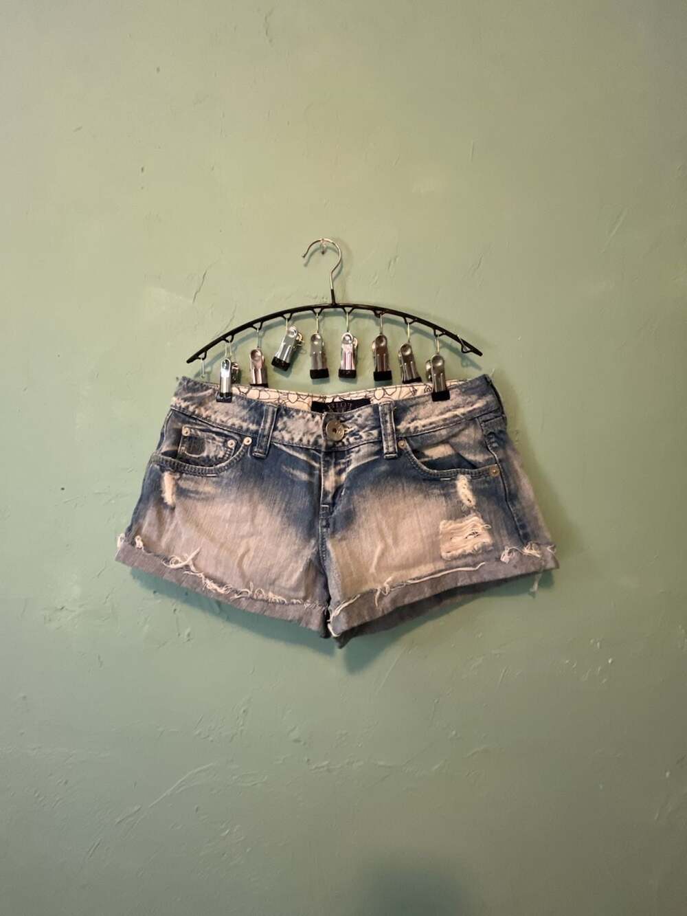 Lowrise Cotton Hint Jeans Distressed Denim Shorts Size 9
